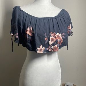 Olivaveous black floral crop top